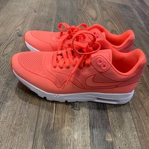 Woman’s Nike Air Max size 7